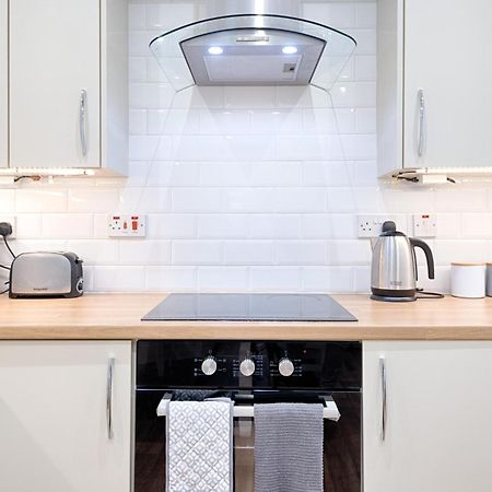 Large Green Garden, 4 Bedrooms, Sleeps 8 Swansea Ngoại thất bức ảnh