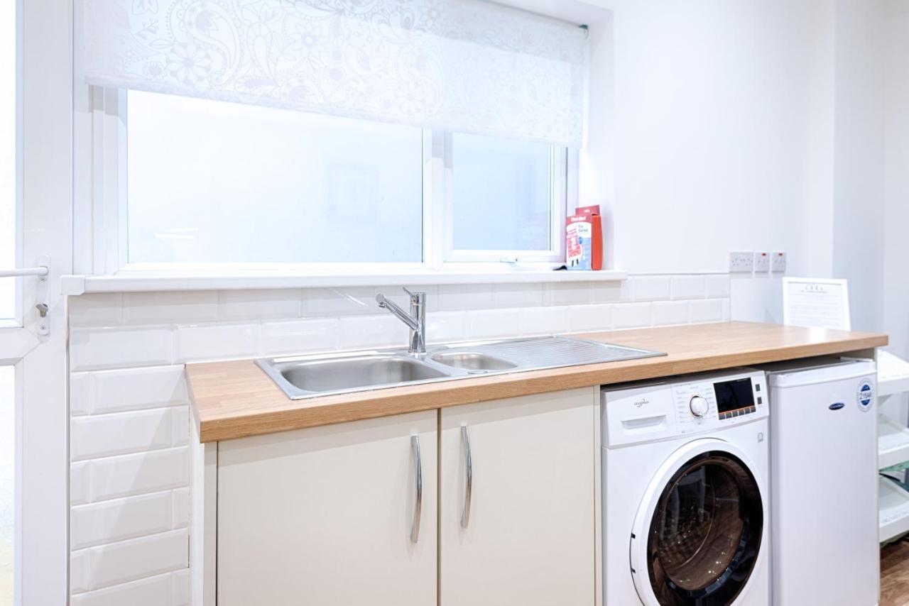 Large Green Garden, 4 Bedrooms, Sleeps 8 Swansea Ngoại thất bức ảnh